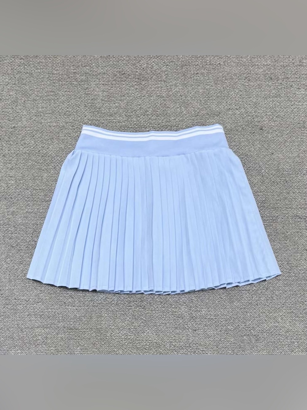 ALO Yoga Light Blue Tank Top and Pleated Skirt Set - Picture 4 of 4